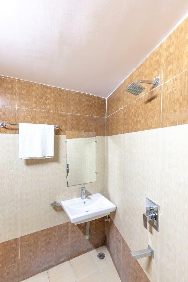 Oyo 45301 Hotel Om Palace Sagar  Bagian luar foto
