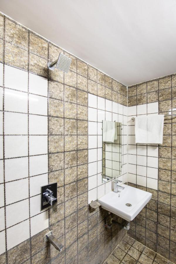 Oyo 45301 Hotel Om Palace Sagar  Bagian luar foto